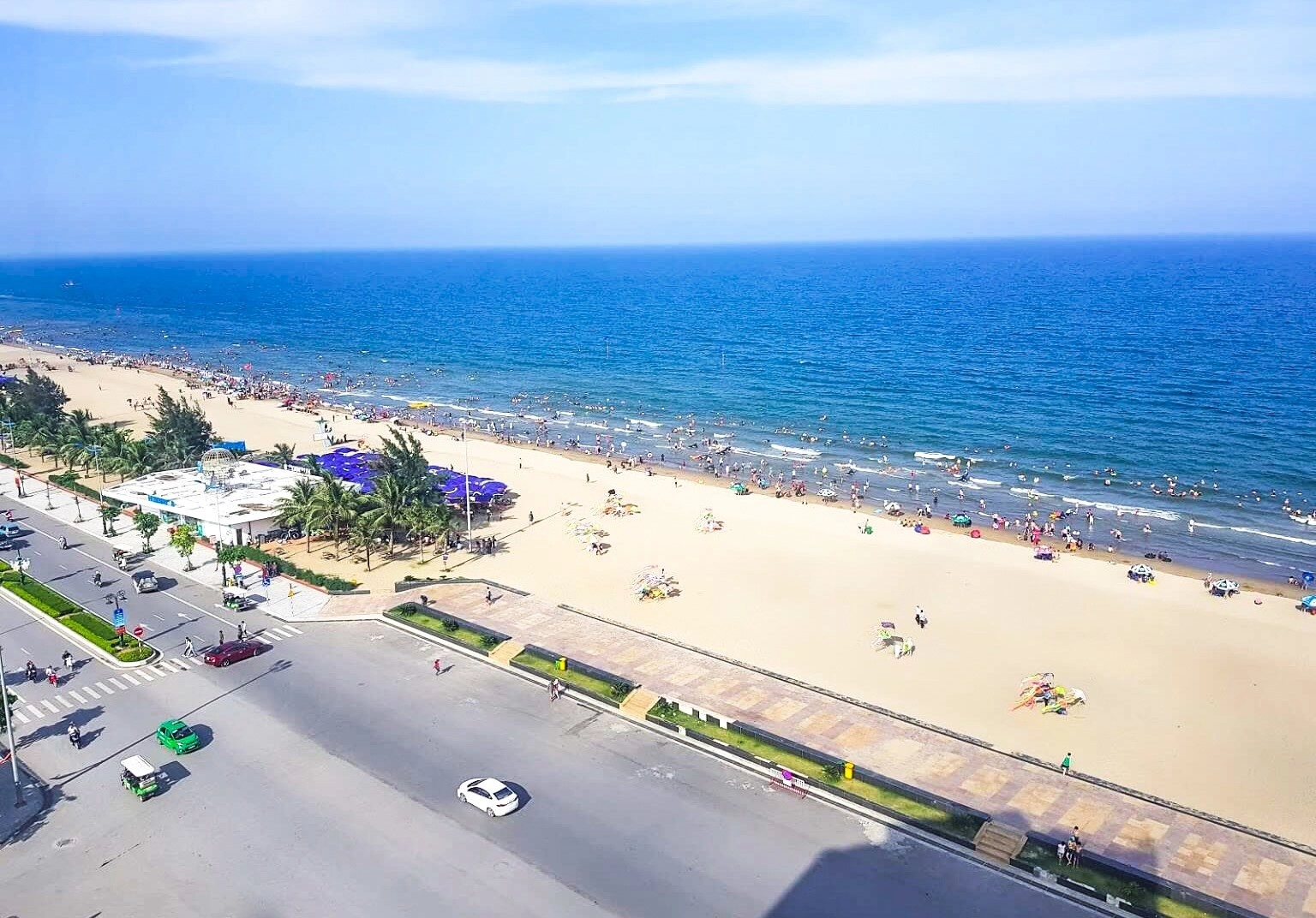 Giao lưu cộng đồng tại Bãi biển Sầm Sơn