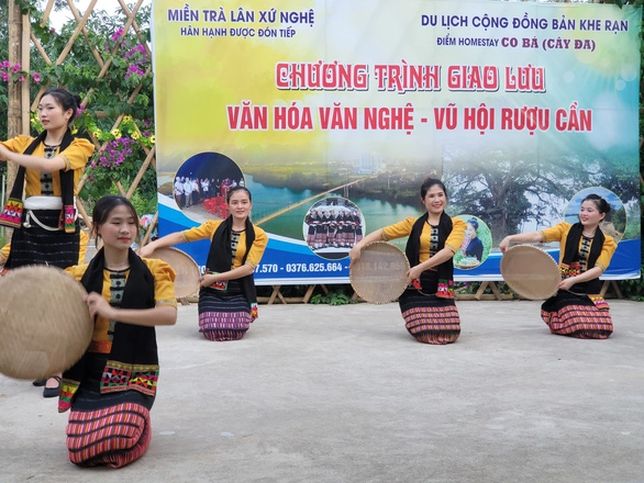 Chương trình “Hành trình khám phá, trải nghiệm văn hóa miền Tây xứ Nghệ”